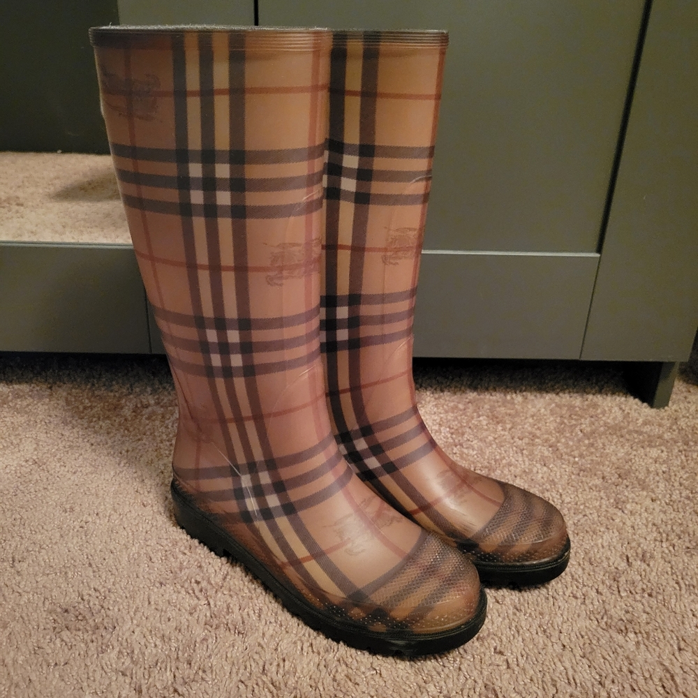 Burberry boots